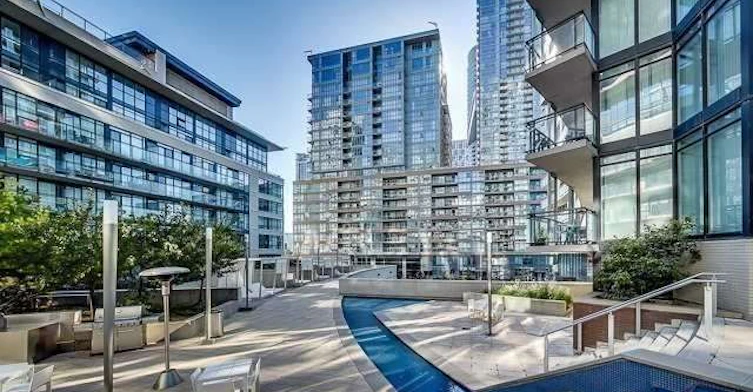 1811-25 Capreol Court, Toronto, ON, M5V 3Z7 - 3