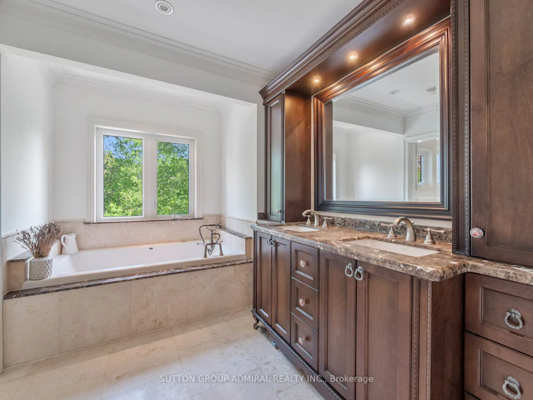 35 Wentworth Avenue, Toronto, ON, M2N 1T5 - 13