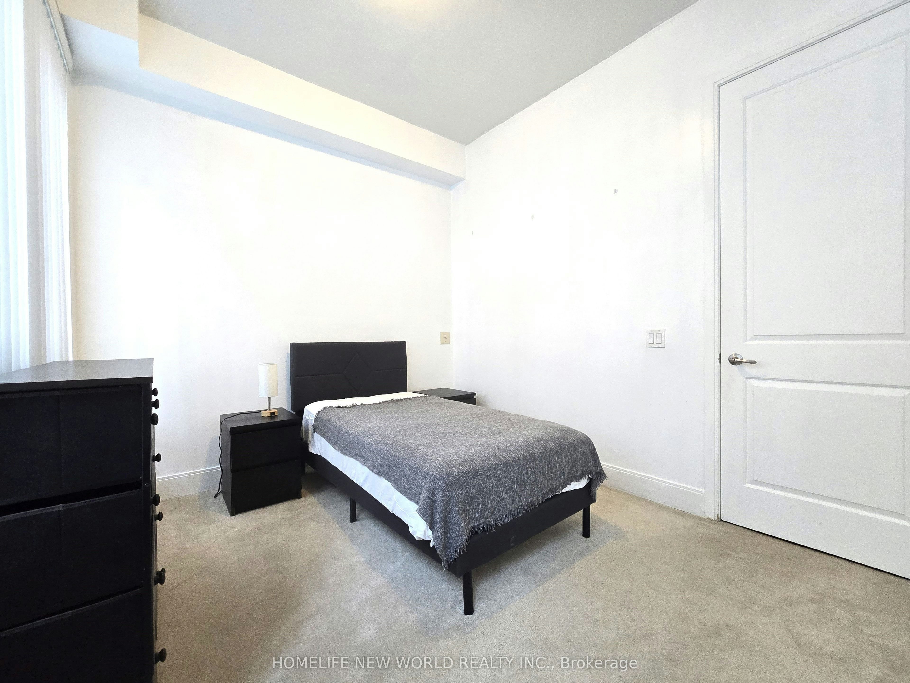 605-21 Balmuto Street, Toronto, ON, M4Y 1W4 - 3