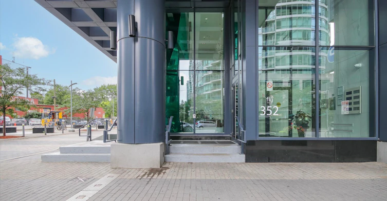 1010-352 Front Street W, Toronto, ON, M5V 0K3 - 2
