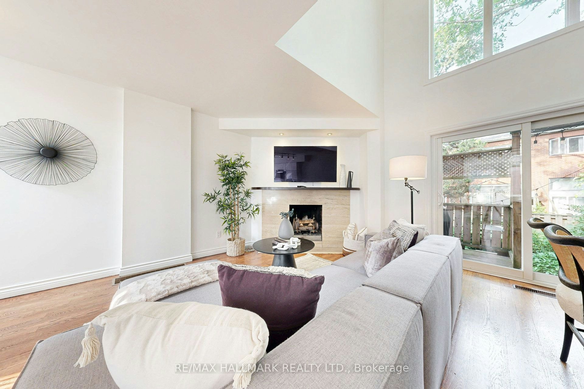 216 Milan Street, Toronto, ON, M5A 3Z6 - 5