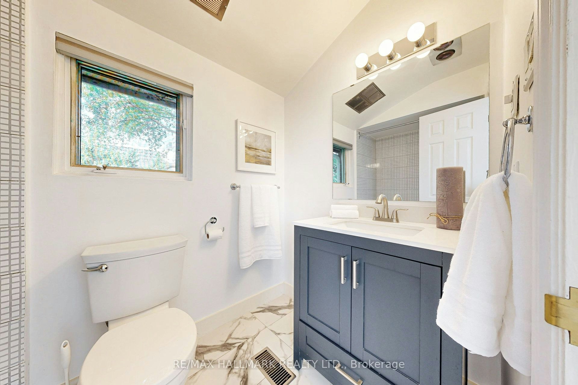 216 Milan Street, Toronto, ON, M5A 3Z6 - 20