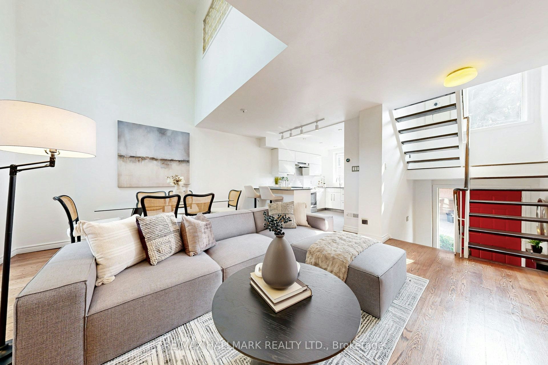 216 Milan Street, Toronto, ON, M5A 3Z6 - 4