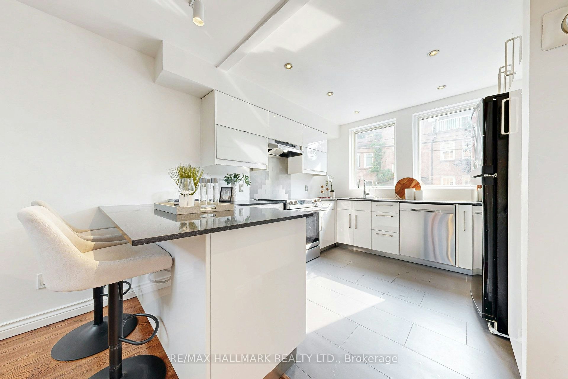216 Milan Street, Toronto, ON, M5A 3Z6 - 9
