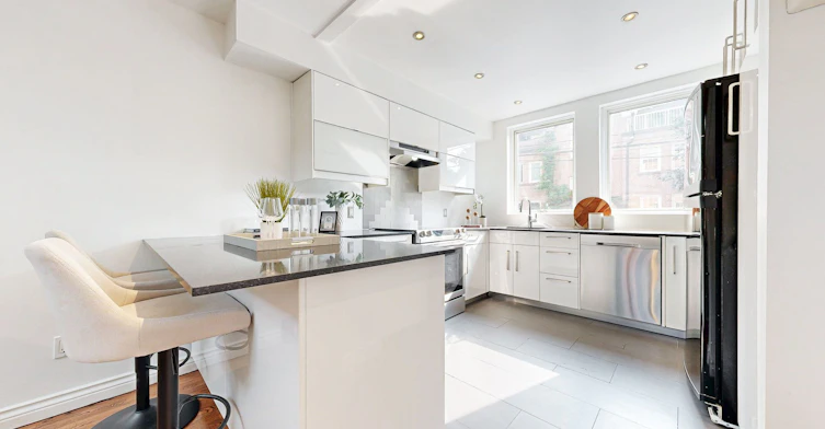 216 Milan Street, Toronto, ON, M5A 3Z6 - 9