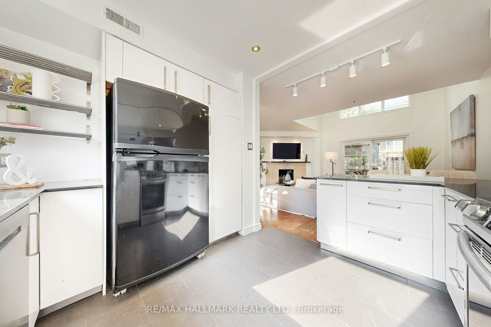 216 Milan Street, Toronto, ON, M5A 3Z6 - 12