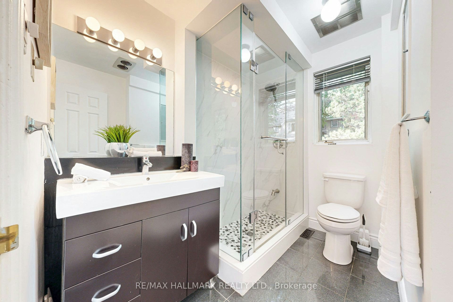 216 Milan Street, Toronto, ON, M5A 3Z6 - 16
