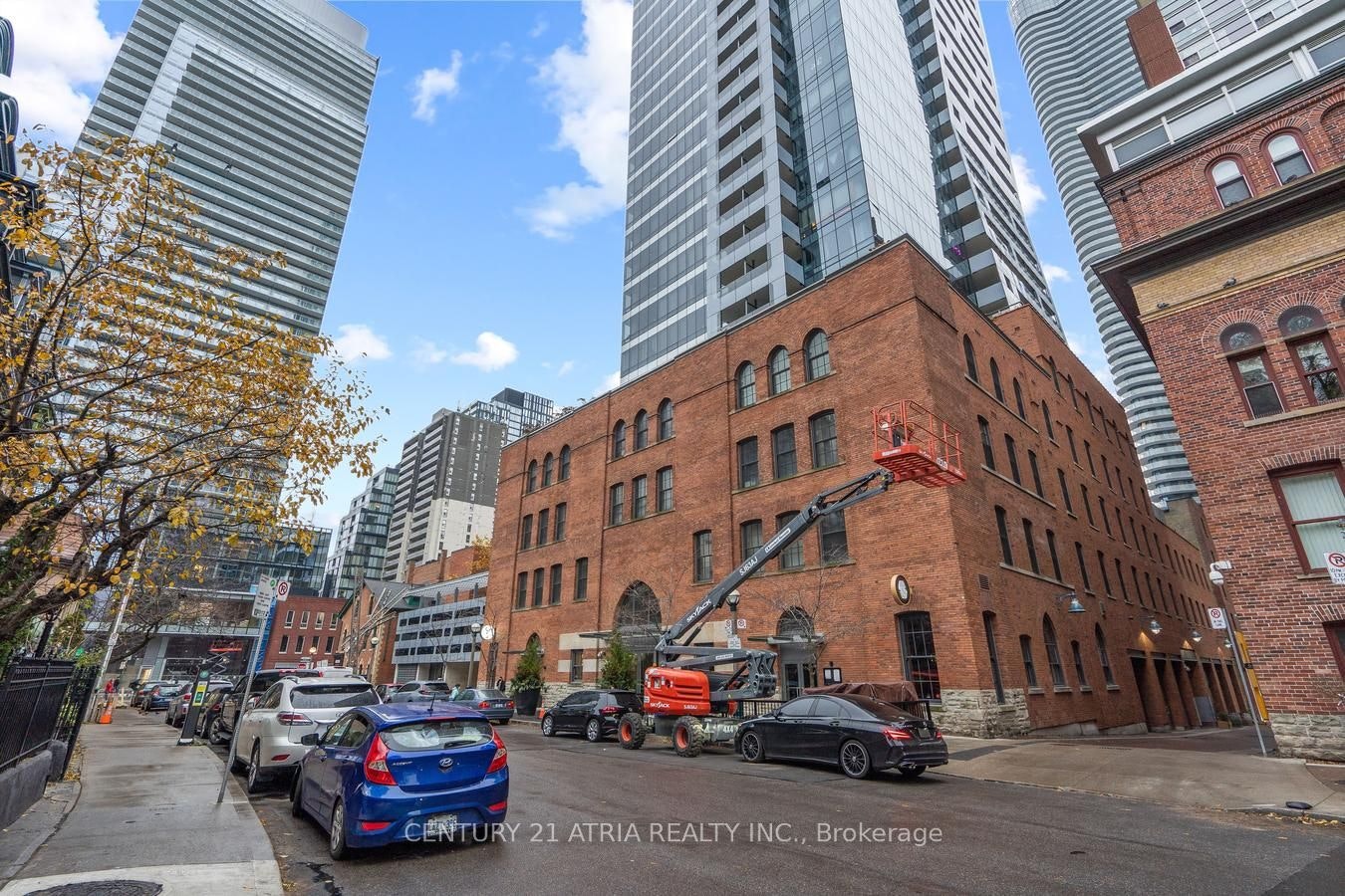 207-5 St Joseph Street, Toronto, ON, M4Y 1J6