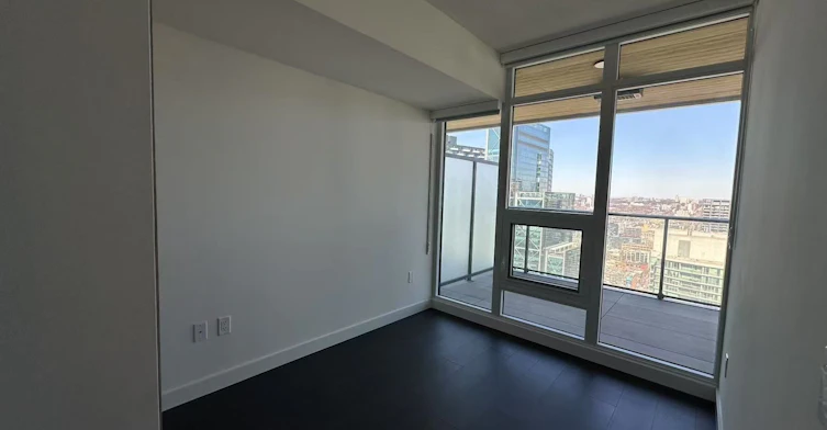 4605-3 Concord Cityplace Way, Toronto, ON, M5V 0X4 - 10