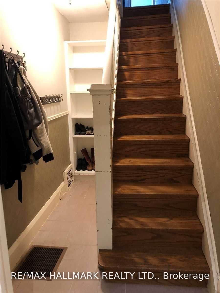 Upper-37 Lola Road, Toronto, ON, M5P 1E5 - 3