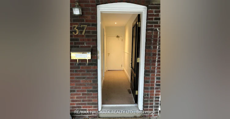 Upper-37 Lola Road, Toronto, ON, M5P 1E5 - 2