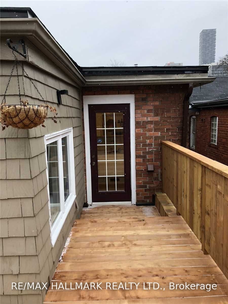 Upper-37 Lola Road, Toronto, ON, M5P 1E5 - 10