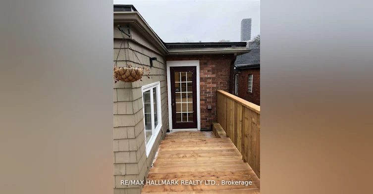 Upper-37 Lola Road, Toronto, ON, M5P 1E5 - 10