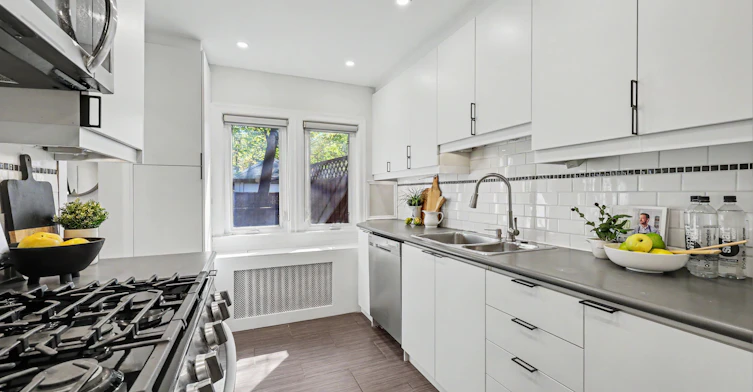 67 Gilgorm Road, Toronto, ON, M5N 2M4 - 9