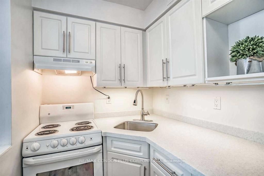 1011-720 Spadina Avenue, Toronto, ON, M5S 2T9 - 11