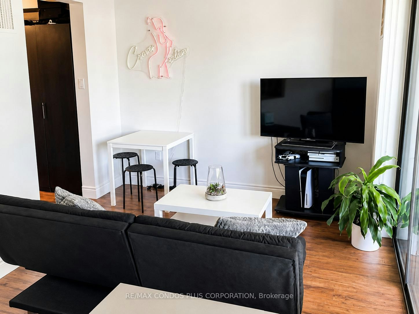 1011-720 Spadina Avenue, Toronto, ON, M5S 2T9 - 4