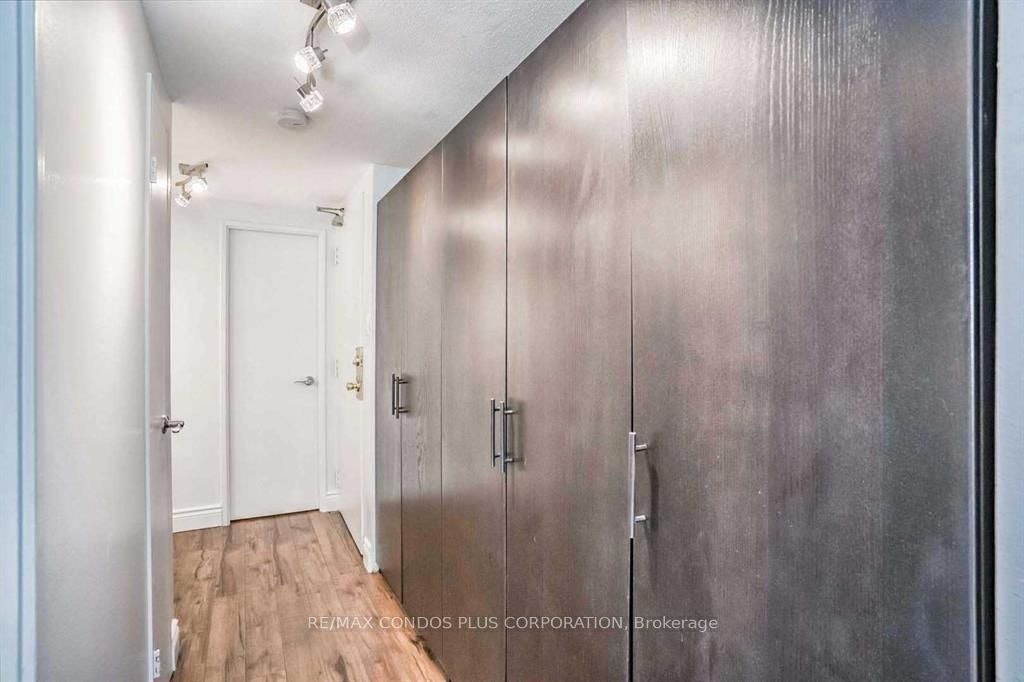 1011-720 Spadina Avenue, Toronto, ON, M5S 2T9 - 14