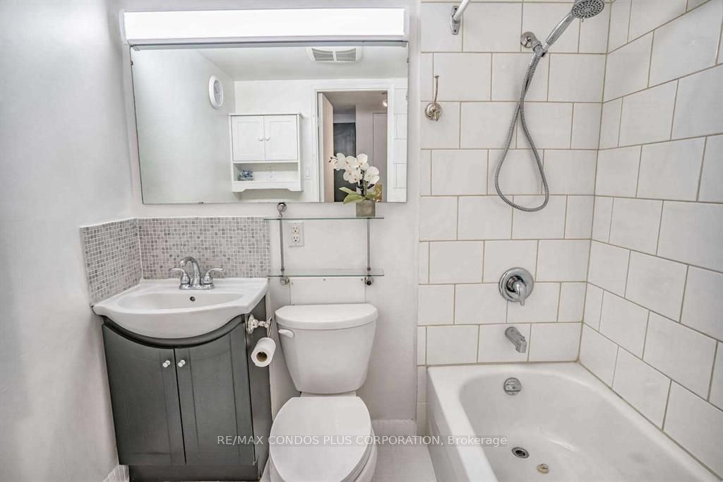 1011-720 Spadina Avenue, Toronto, ON, M5S 2T9 - 12