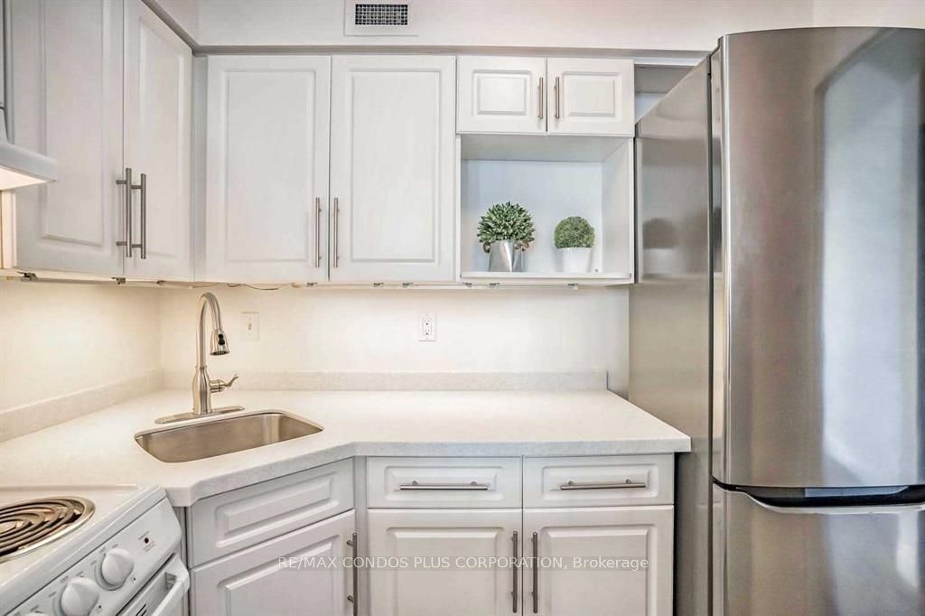1011-720 Spadina Avenue, Toronto, ON, M5S 2T9 - 10