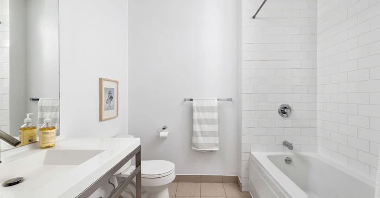 Ph1011-60 Bathurst Street, Toronto, ON, M5V 2P4 - 14