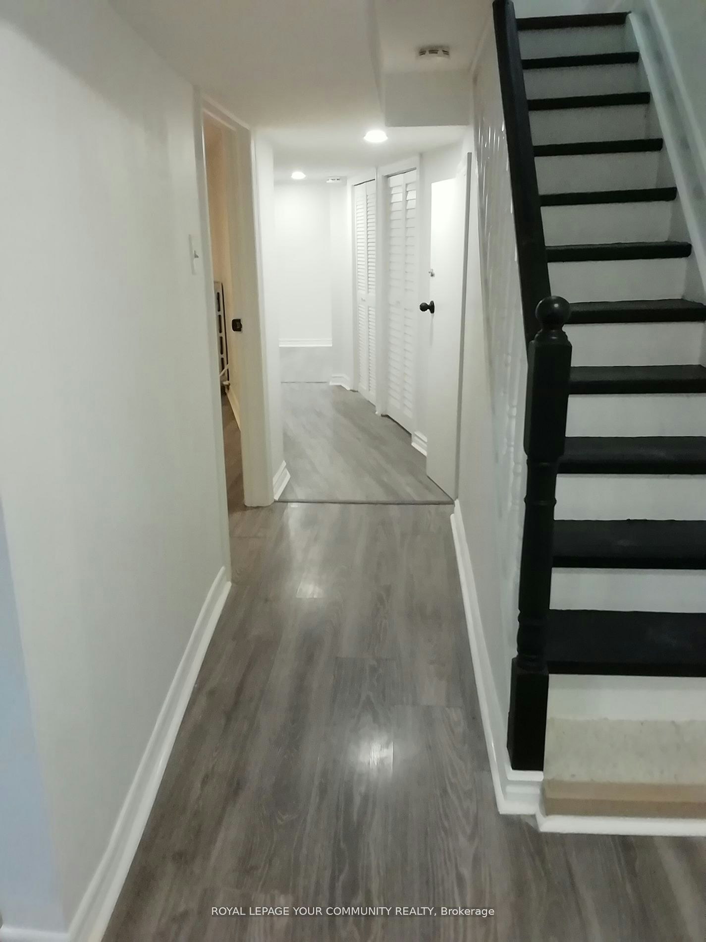 Lower-10 Ulster Street, Toronto, ON, M5S 1E2 - 12
