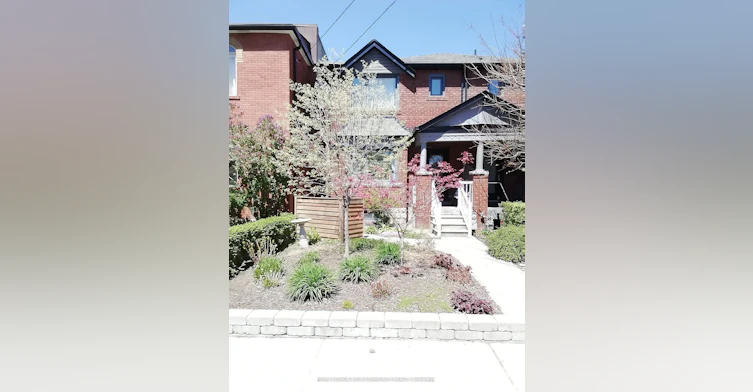 Lower-10 Ulster Street, Toronto, ON, M5S 1E2