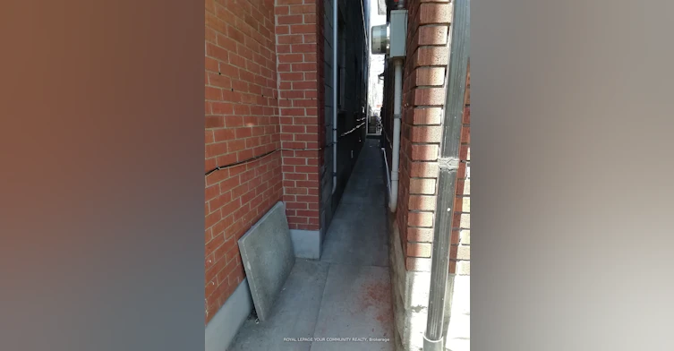 Lower-10 Ulster Street, Toronto, ON, M5S 1E2 - 3