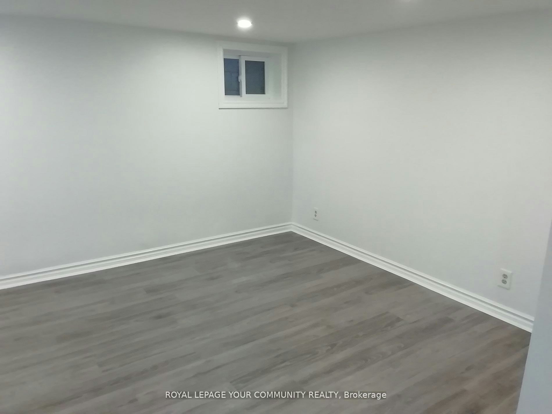 Lower-10 Ulster Street, Toronto, ON, M5S 1E2 - 10