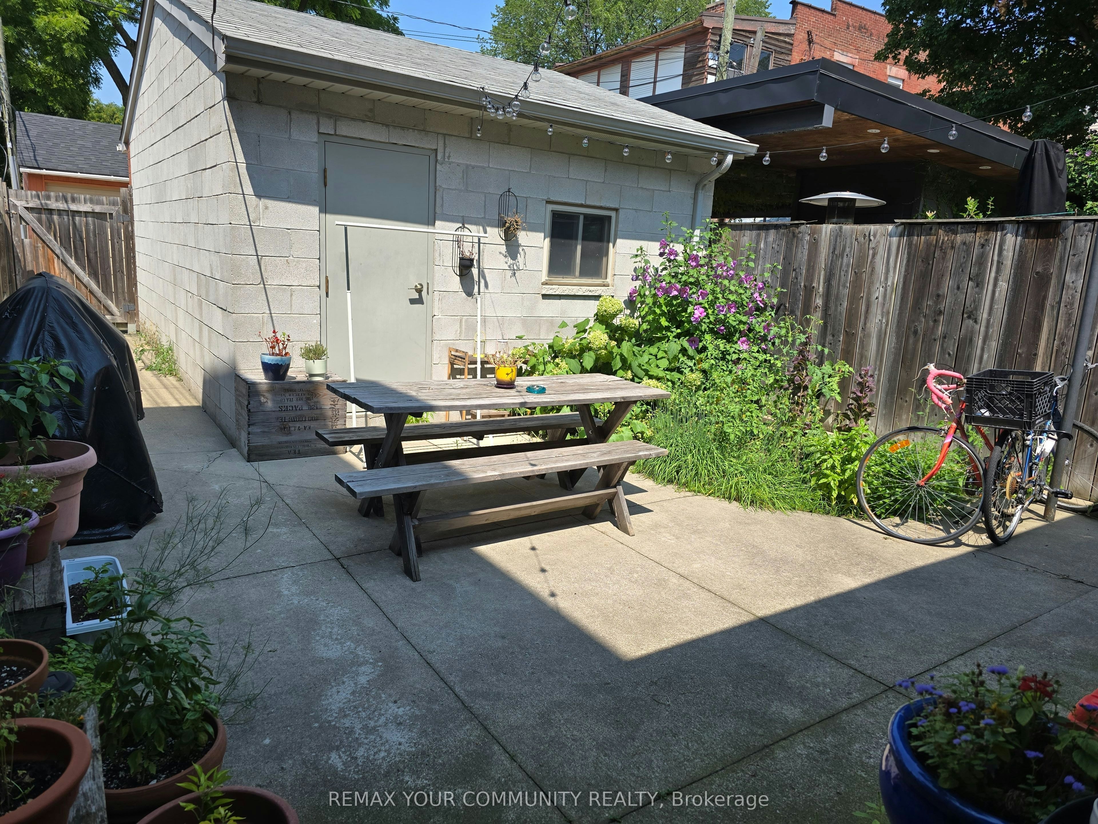 Lower-10 Ulster Street, Toronto, ON, M5S 1E2 - 15
