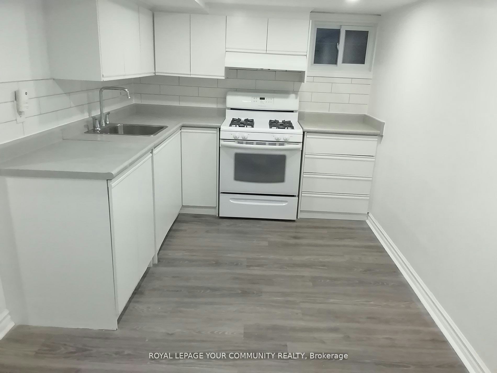 Lower-10 Ulster Street, Toronto, ON, M5S 1E2 - 6