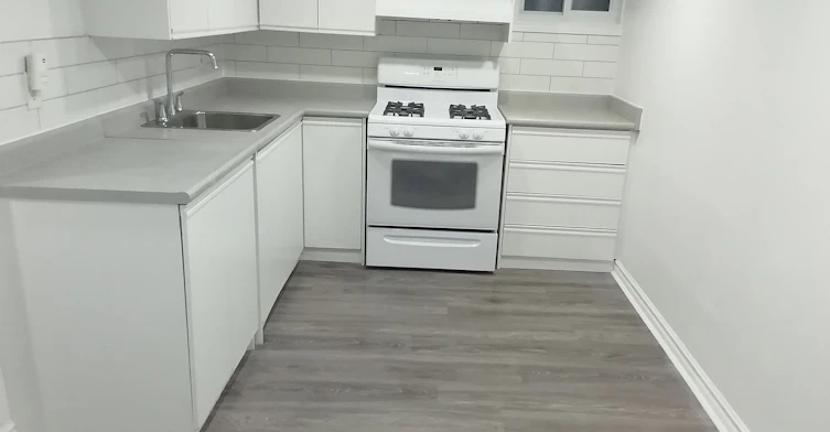 Lower-10 Ulster Street, Toronto, ON, M5S 1E2 - 6