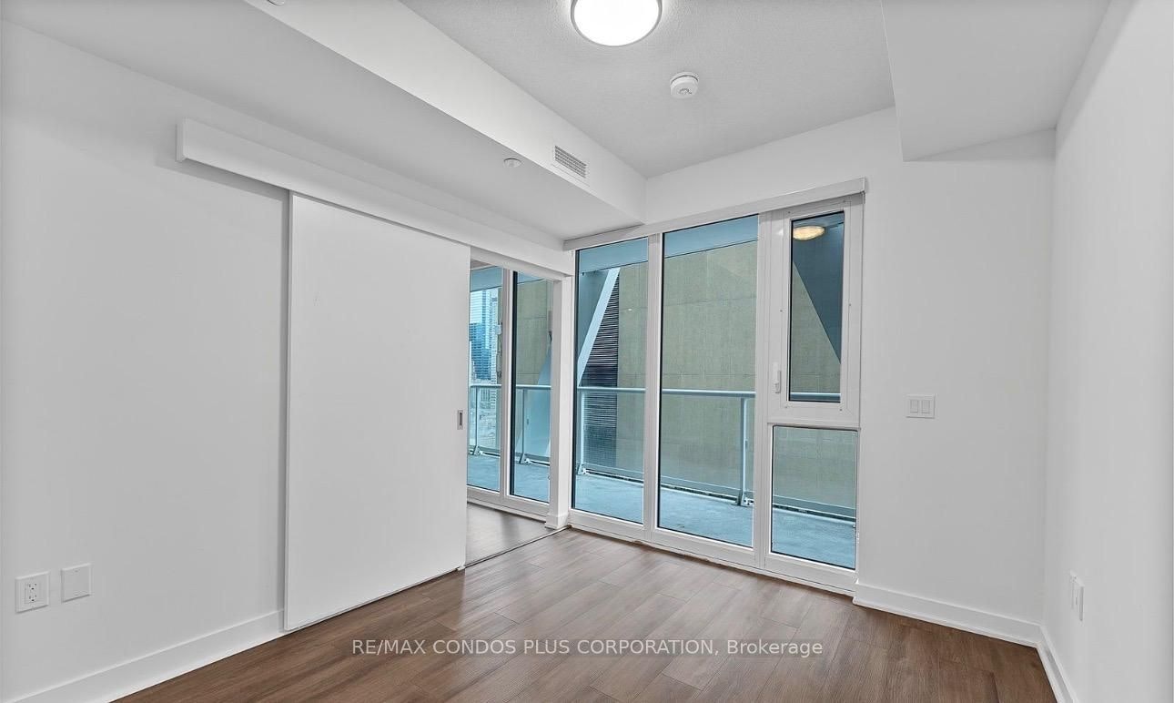 1129-230 Simcoe Street, Toronto, ON, M5T 0G7 - 9