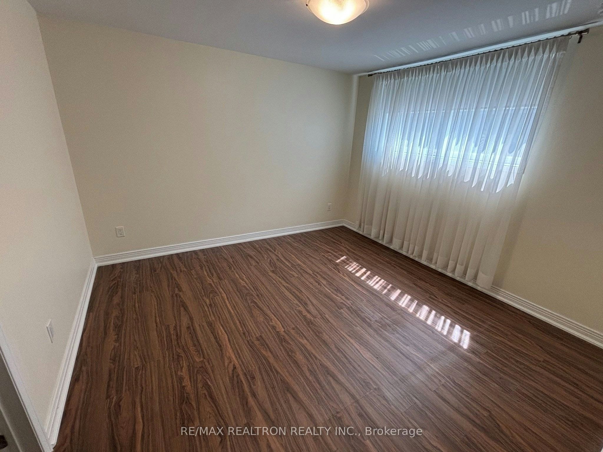 Bsmt-695 Glencairn Avenue, Toronto, ON, M6B 1Z8 - 8