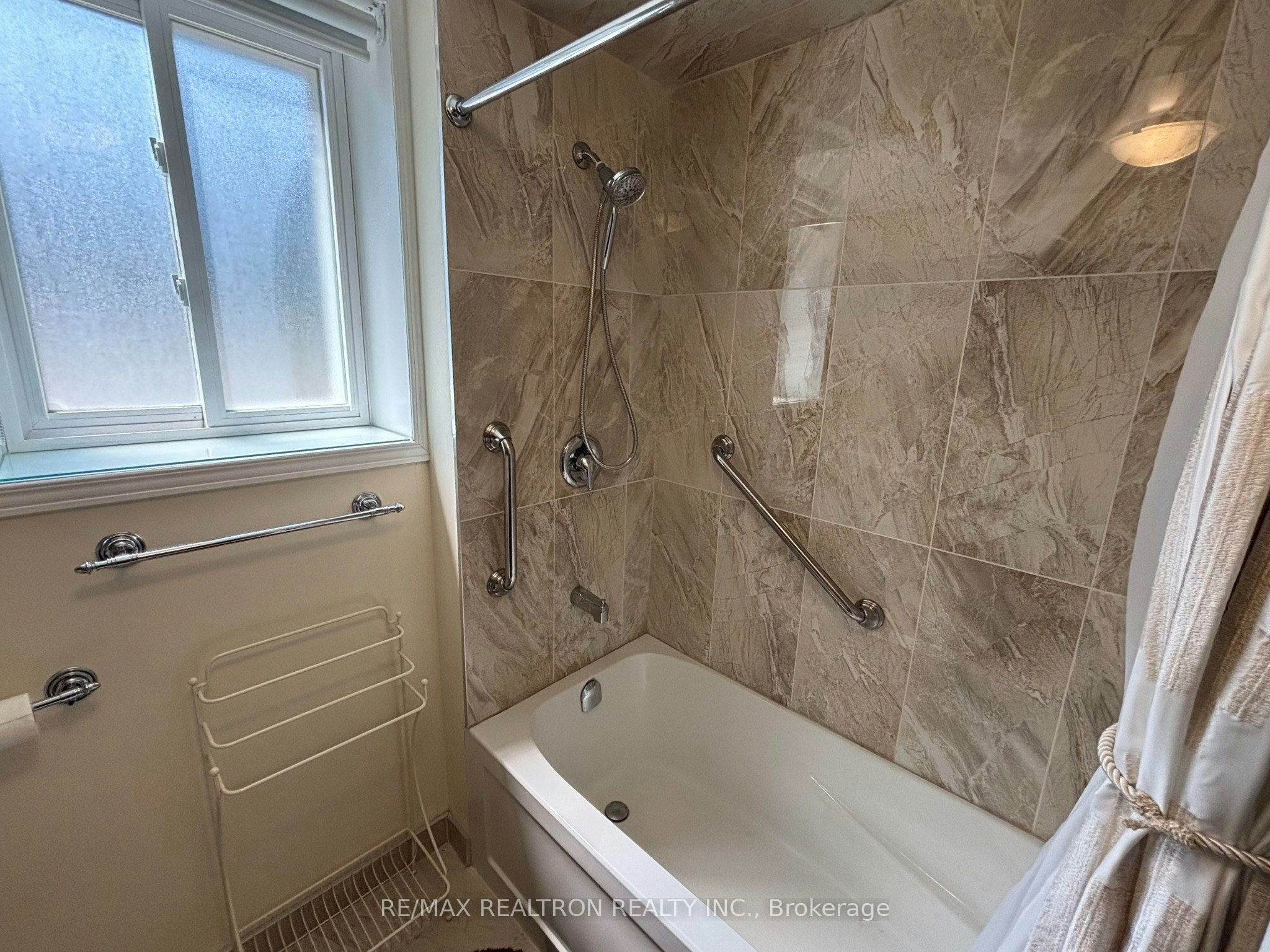 Bsmt-695 Glencairn Avenue, Toronto, ON, M6B 1Z8 - 13