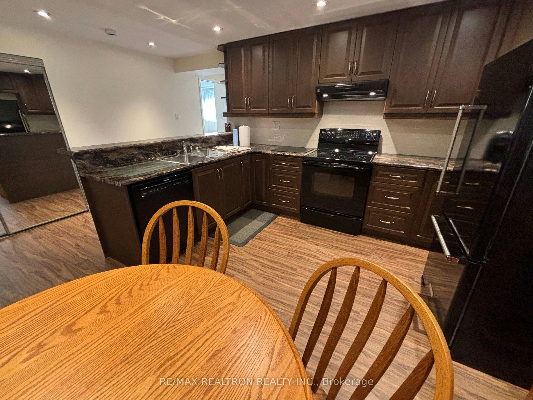 Bsmt-695 Glencairn Avenue, Toronto, ON, M6B 1Z8 - 7