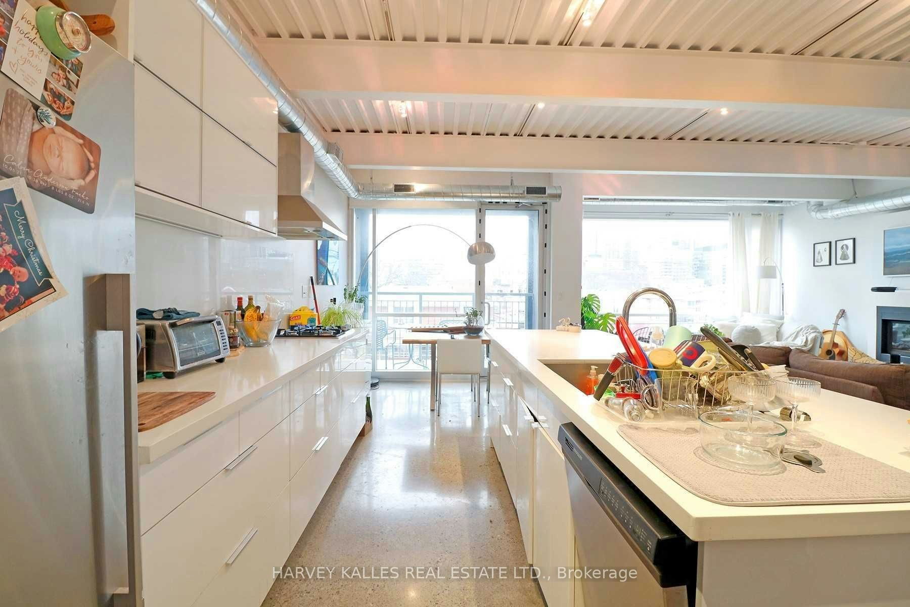 PH3A-214 Bathurst Street, Toronto, ON, M5T 2R9 - 13