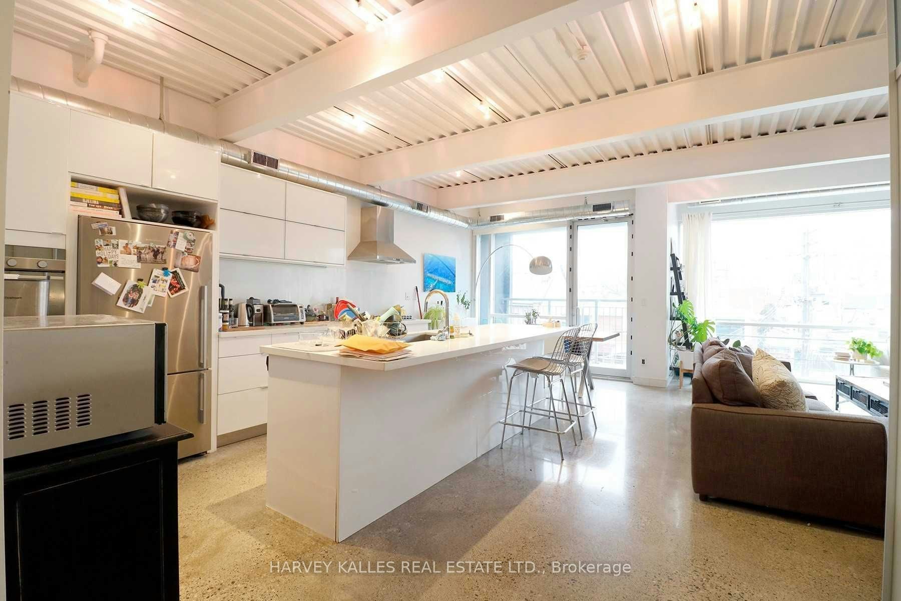 PH3A-214 Bathurst Street, Toronto, ON, M5T 2R9