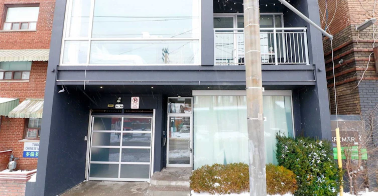 PH3A-214 Bathurst Street, Toronto, ON, M5T 2R9 - 2