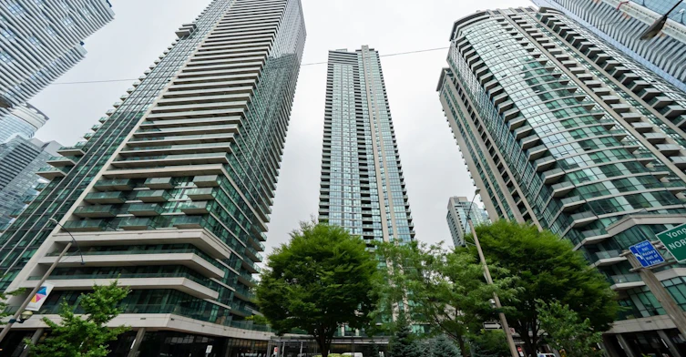 910-18 Harbour Street, Toronto, ON, M5J 2Z6