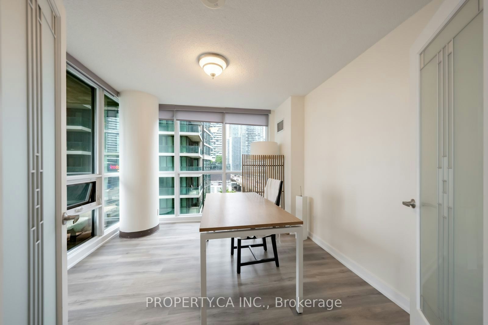 910-18 Harbour Street, Toronto, ON, M5J 2Z6 - 11