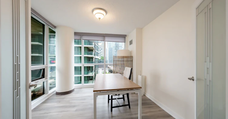 910-18 Harbour Street, Toronto, ON, M5J 2Z6 - 11