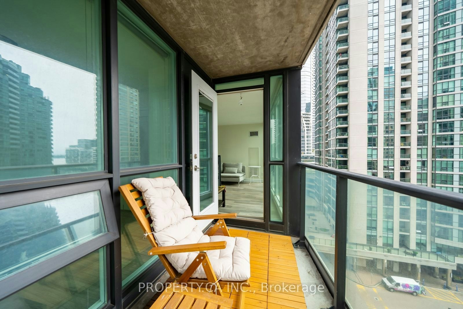 910-18 Harbour Street, Toronto, ON, M5J 2Z6 - 13