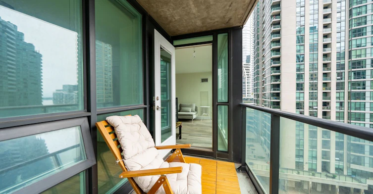 910-18 Harbour Street, Toronto, ON, M5J 2Z6 - 13
