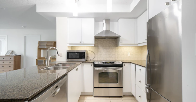 910-18 Harbour Street, Toronto, ON, M5J 2Z6 - 4