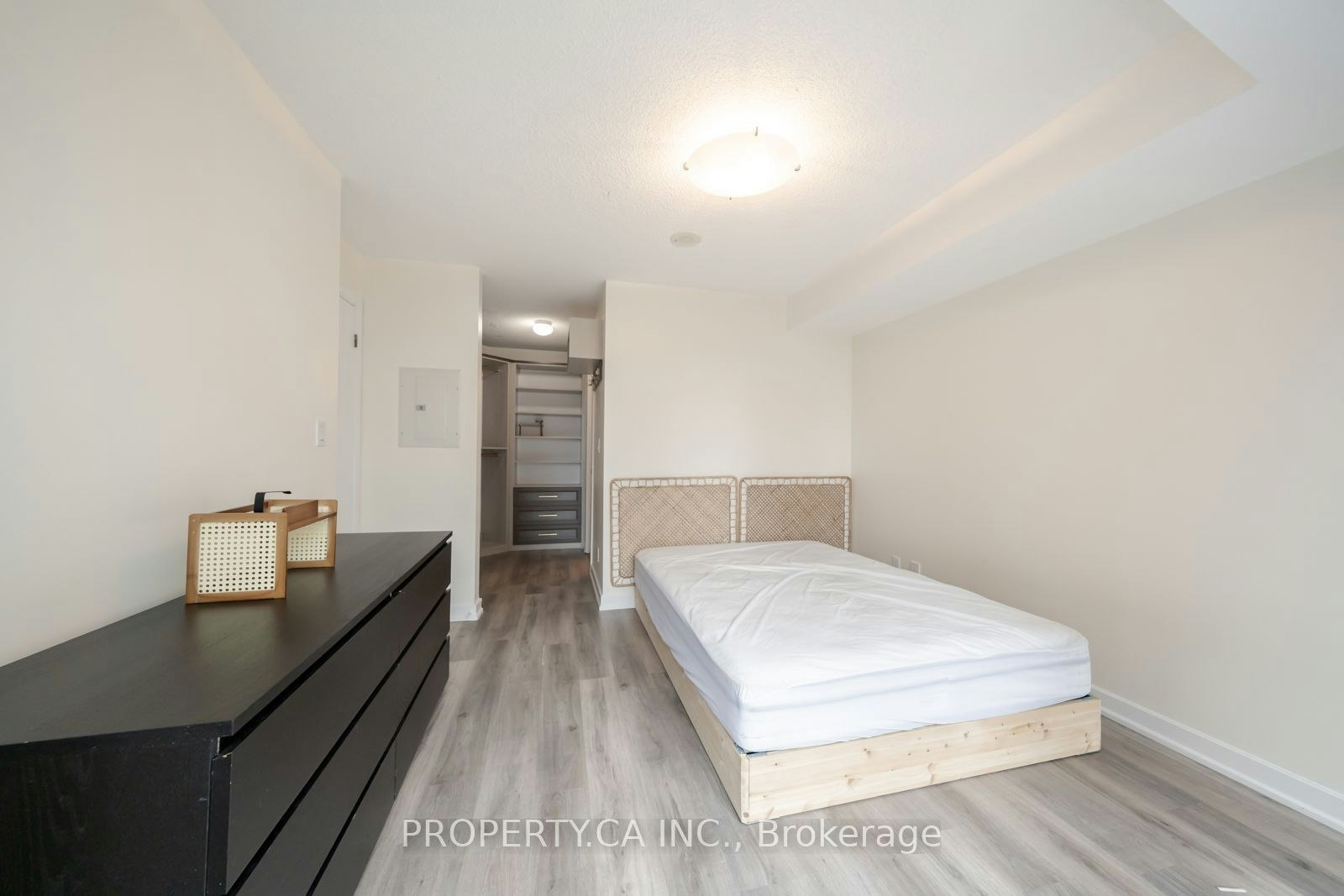 910-18 Harbour Street, Toronto, ON, M5J 2Z6 - 8