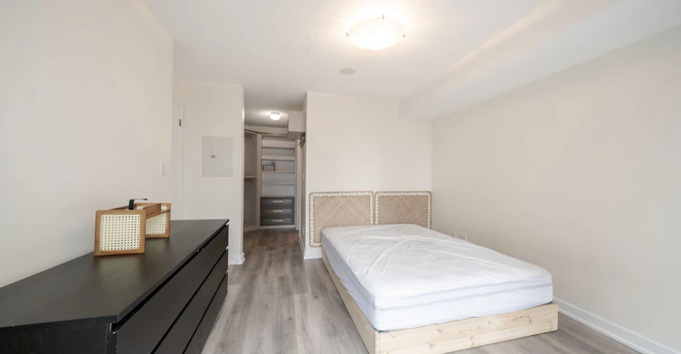 910-18 Harbour Street, Toronto, ON, M5J 2Z6 - 8