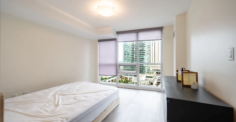910-18 Harbour Street, Toronto, ON, M5J 2Z6 - 2
