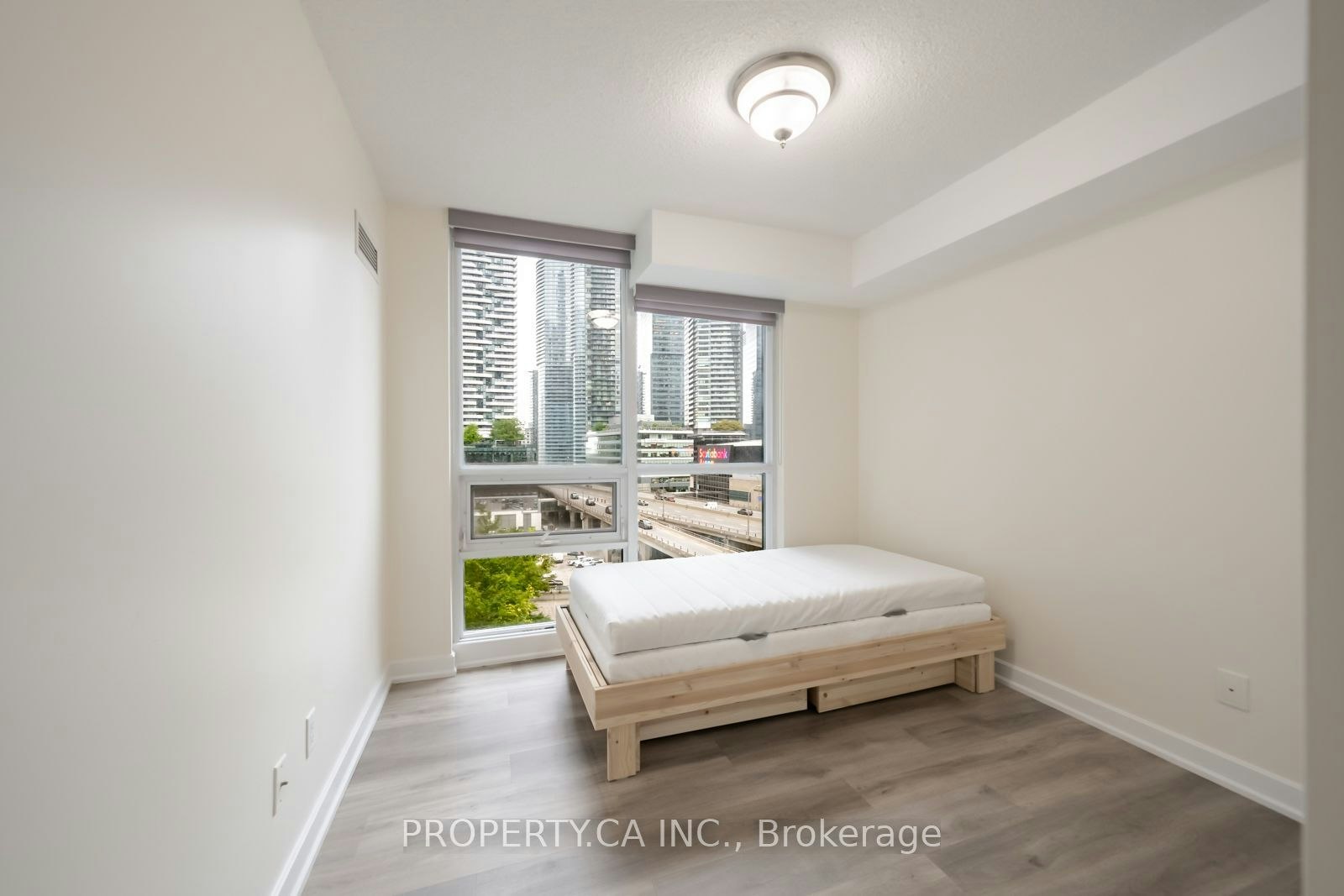 910-18 Harbour Street, Toronto, ON, M5J 2Z6 - 12