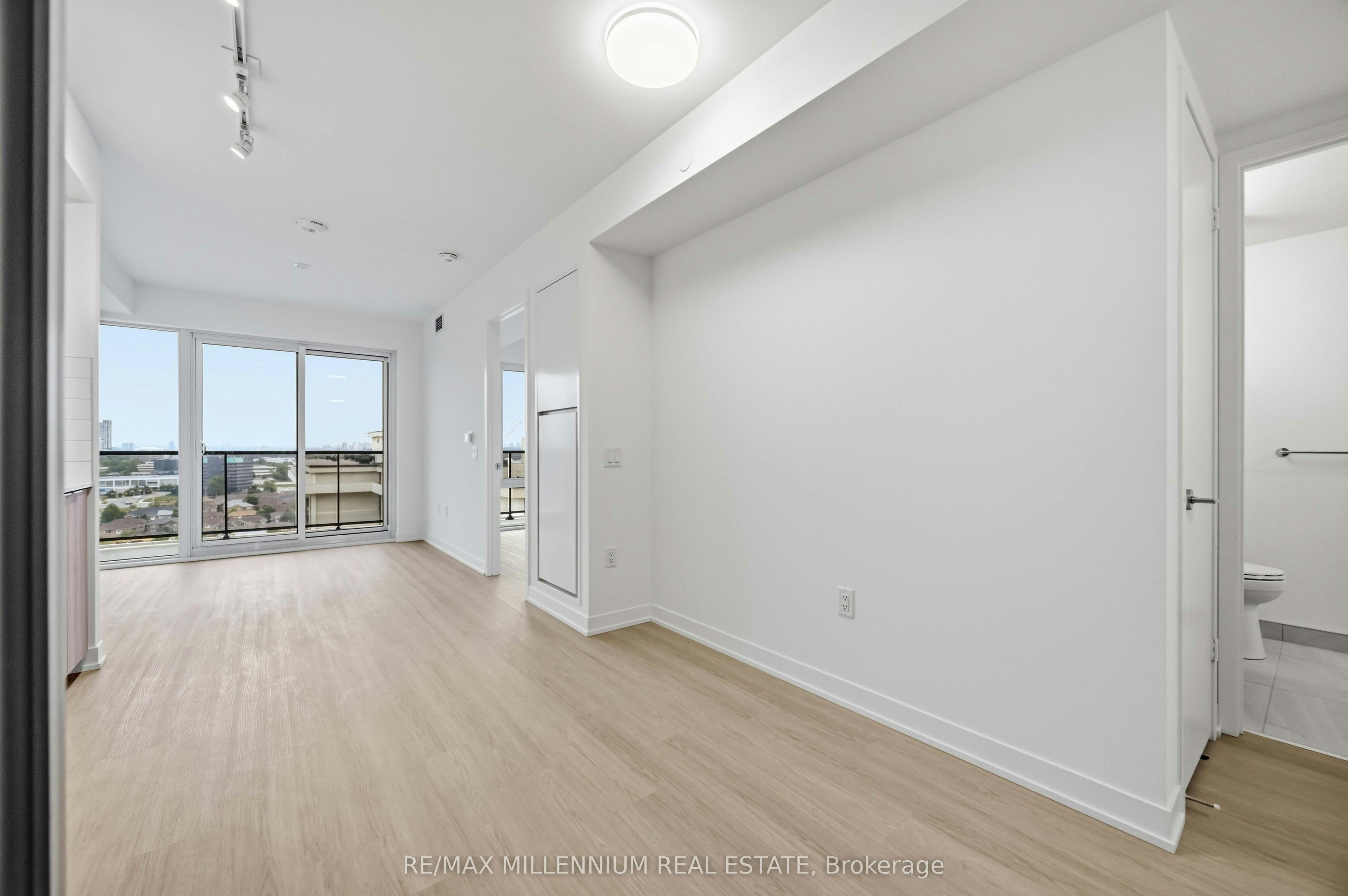 1703-15 Salomon Drive, Toronto, ON, M3C 0T2 - 9