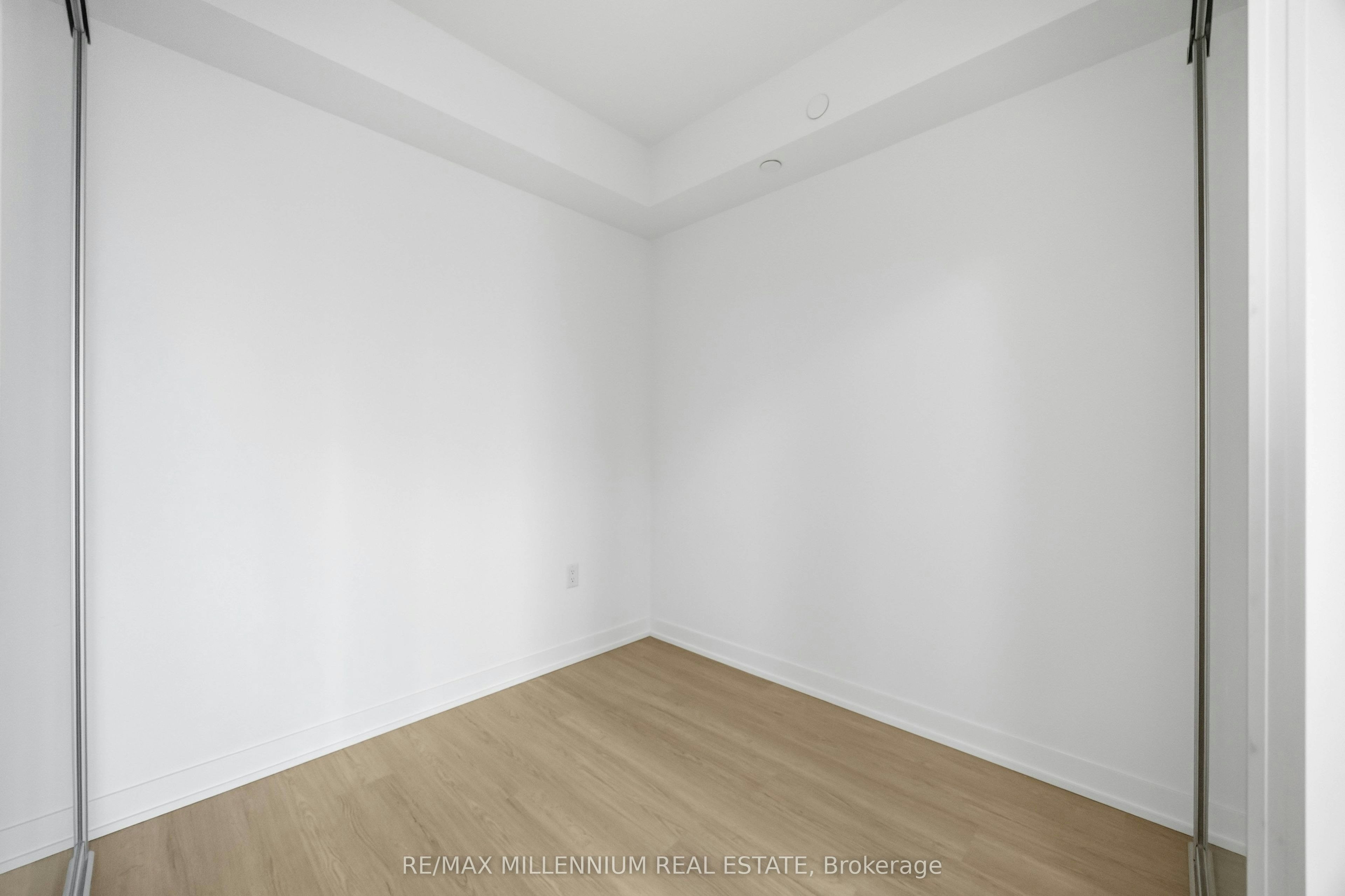 1703-15 Salomon Drive, Toronto, ON, M3C 0T2 - 23